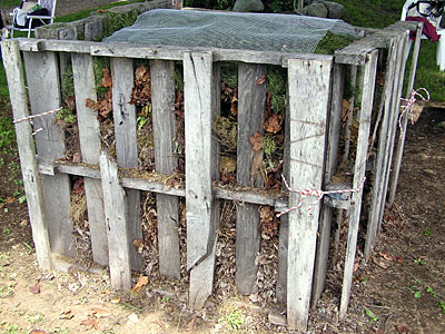 Compost bin of pallets